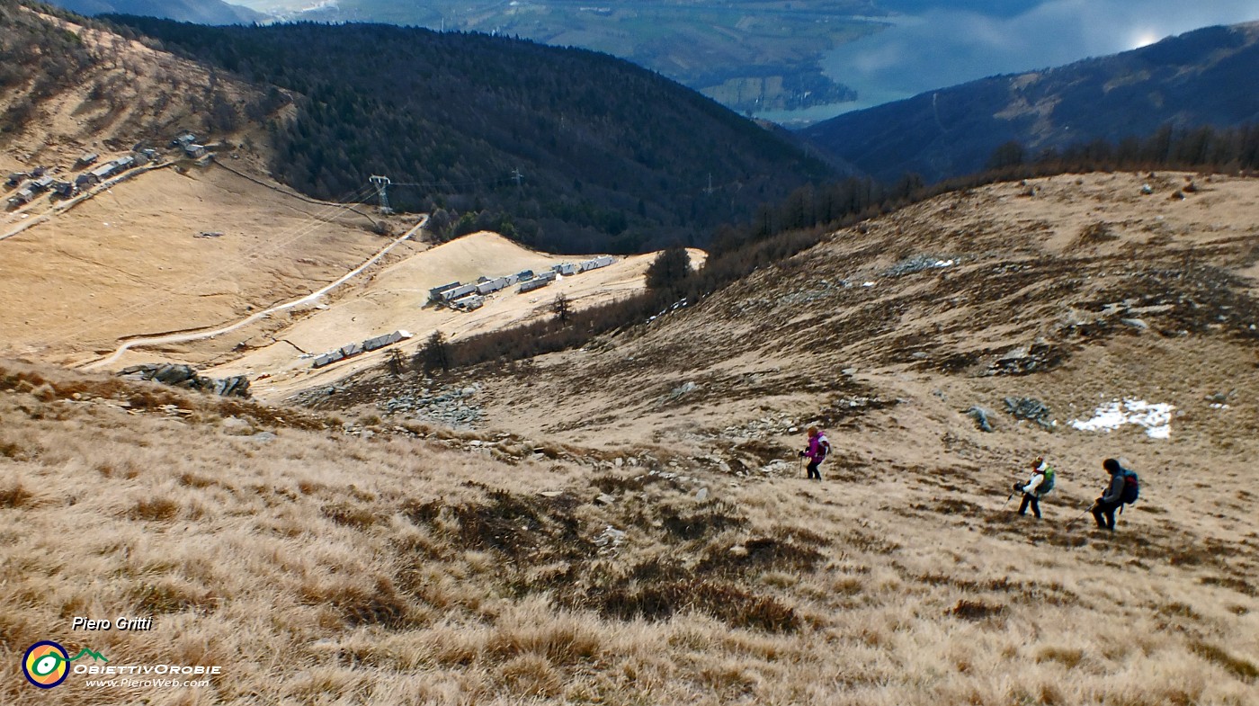 67 Ci abbassiamo con vista in Alpe Pescedo e di mezzo .JPG